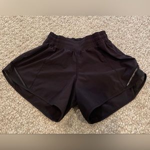 Lululemon hotty hot short 2.5”